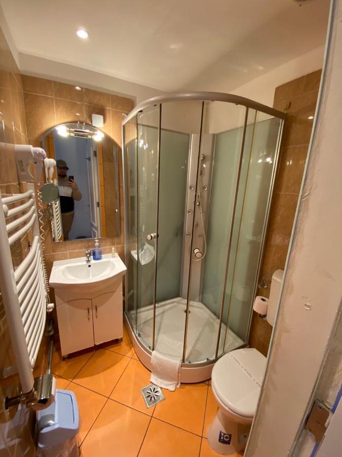 Couette-café Centerpoint Panzio *
