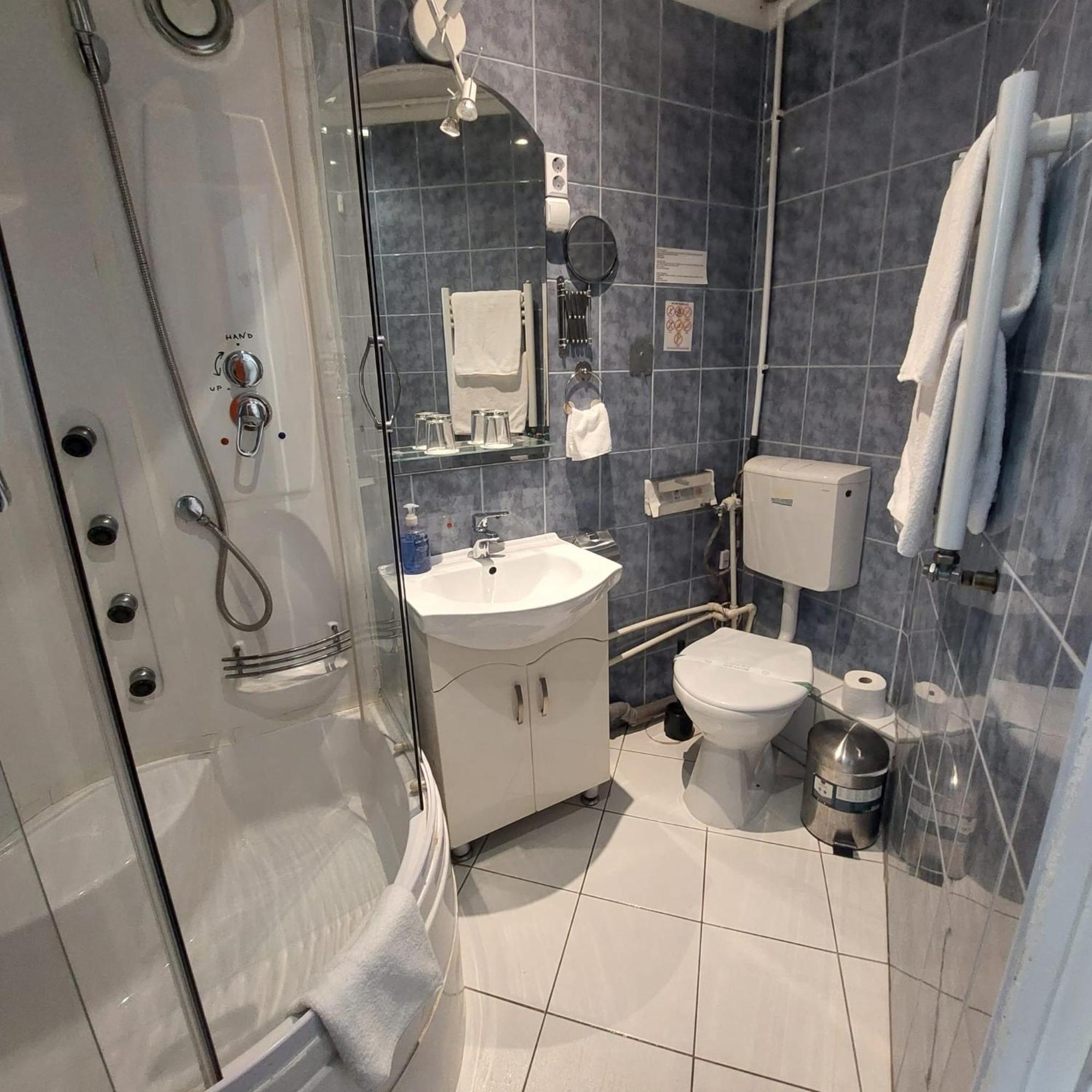 Couette-café Centerpoint Panzio *